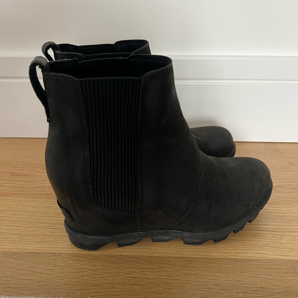 Like New Sorel Black Ankle Wedge Booties - Picture 4 of 6